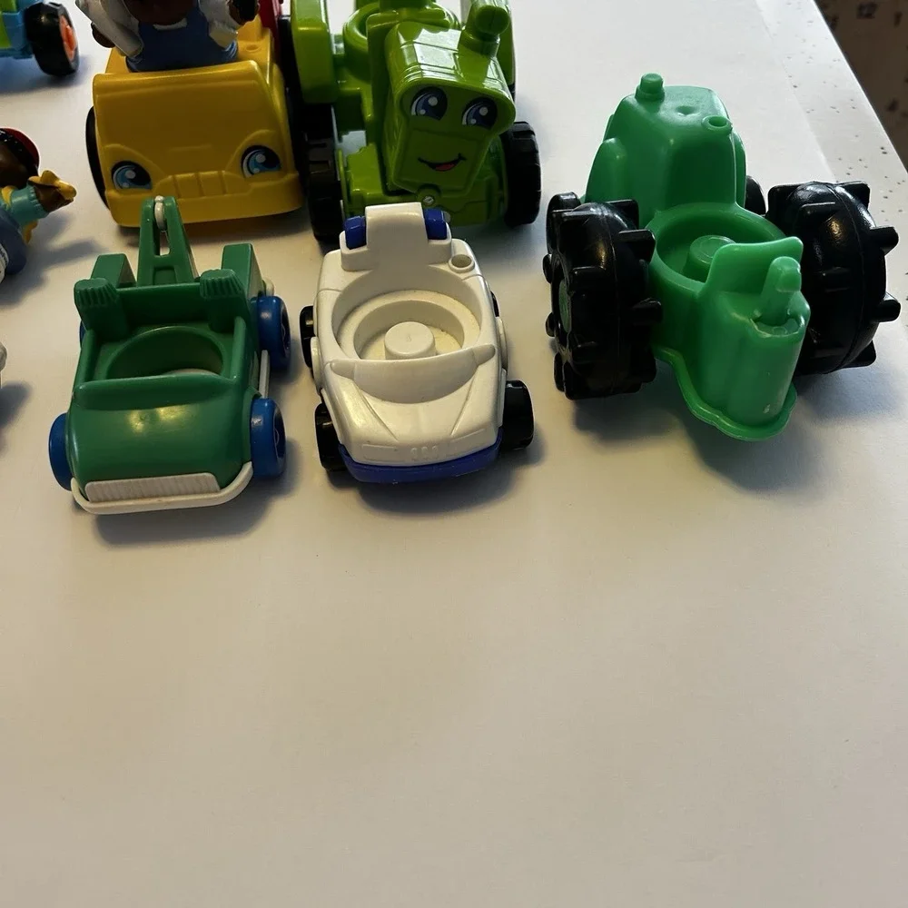 Fisher Price Little People Lot Of 36 Mixed Pieces Swing Animals Farmers Cars Vtg